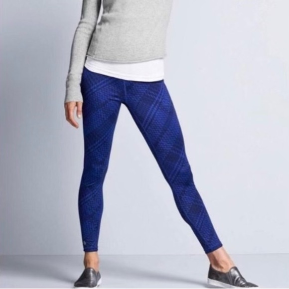 Athleta Pants - Athleta Westchester Chatagura reversible leggings size S